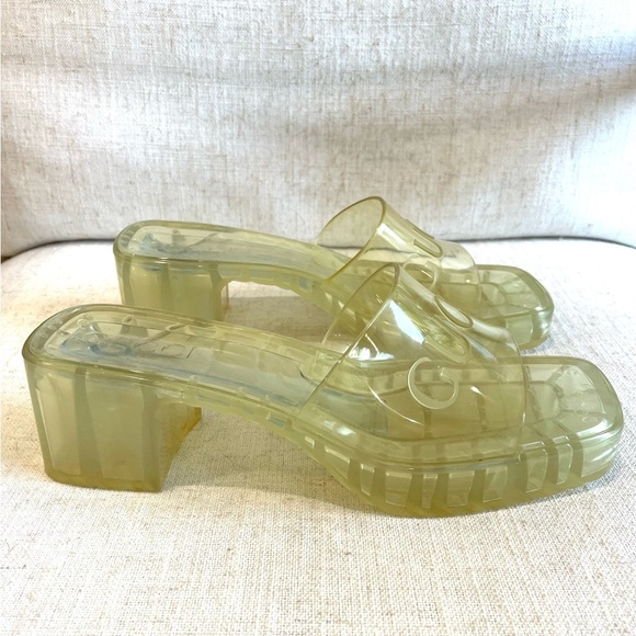 GUCCI Transparent Rubber Embossed Logo Slide Sandals Mules Yellow - Picture 5 of 12